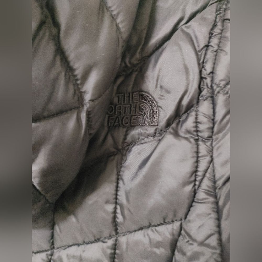 The North Face Women's Quilted Black Puffer Coat - Thermoball Parka - Picture 7 of 10